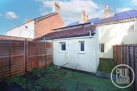 Beccles Road, Lowestoft, NR33 - Photo 5