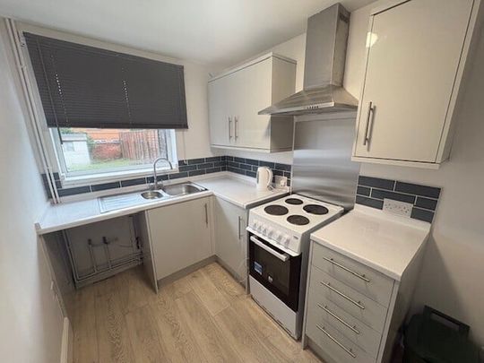 Leman Street - Photo 1