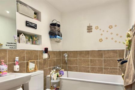 2 bedroom apartment to rent - Photo 3