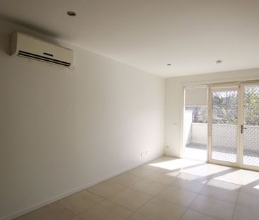 Modern 2-bedroom double storey townhouse in great location. - Photo 6