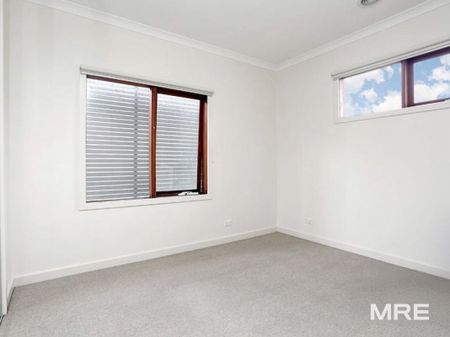 12/410 Waverley Road, Malvern East - Photo 2