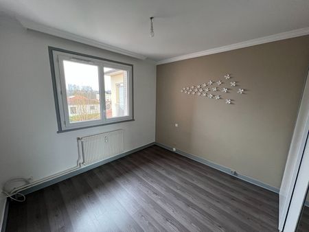 Location Appartement 3 pièces 70m² - Photo 3