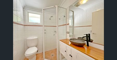 BRILLIANT LOCATION- 3 BED TERRACE - Photo 4