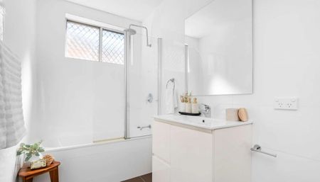 SPARKLING APARTMENT IN THE HEART OF CAMPSIE - Photo 5