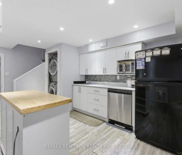 3 RADWELL CRESCENT - Photo 1