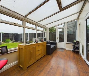 4 bedroom detached to let - Photo 3