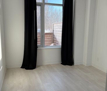 For Lease - 8 Beverley Glen Boulevard Unit# D112, Vaughan, Ontario - Photo 3