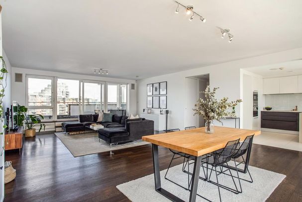 3 bedroom flat to rent - Photo 1