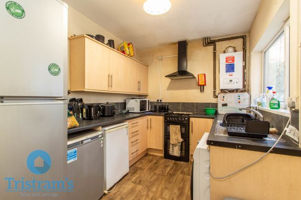 4 bed Semi-Detached House for Rent - Photo 1