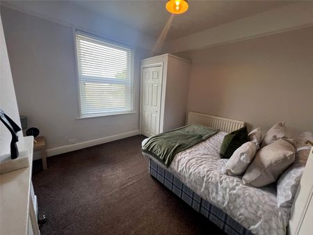 3 bedroom apartment to rent - Photo 5