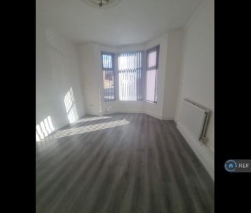 3 bedroom end of terrace house to rent - Photo 2