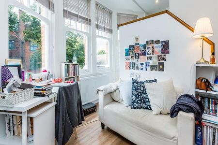 Self-contained modern Studio located in Muswell Hill close to amenities - Photo 2