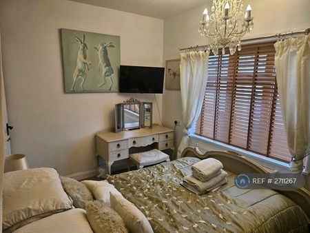 1 bedroom in a house share to rent - Photo 4