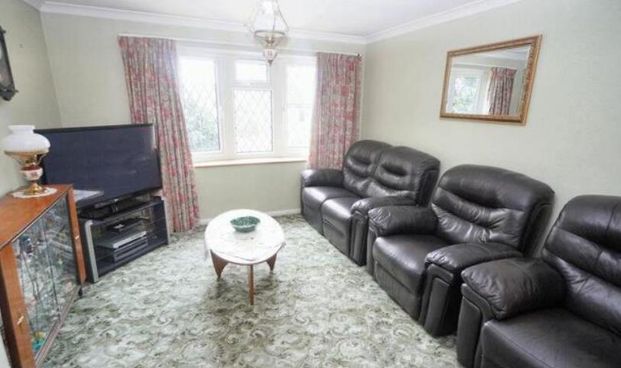 Edmunds Close, High Wycombe - Photo 1