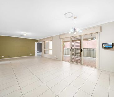 ''A'' GRADE LOCATION & GORGEOUS HOME! - Photo 4