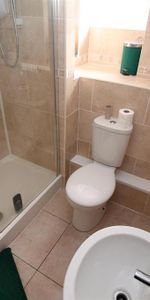 1 bedroom in a house share to rent - Photo 4
