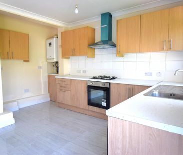 4 bedroom semi-detached house to rent - Photo 6