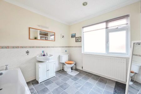 2 bedroom bungalow to rent - Photo 3