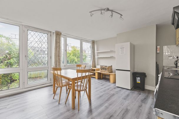 Room in a Shared Flat, Sherfield Gardens, SW15 - Photo 1