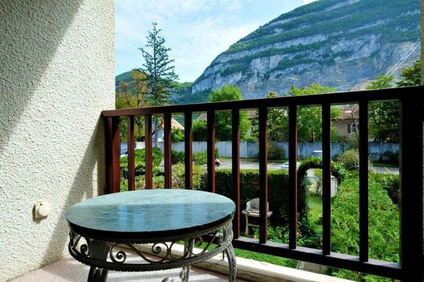 À louer - Bel appartement de 4 pièces avec 2 balcons à Veyrier - Foto 1