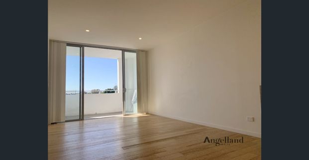 ' Lumina ' Cozy One Bed + One Large Study Apartment in Ashfield Central - Photo 1