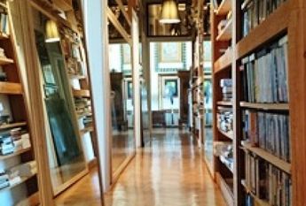 Prati: Spacious, tastefully furnished 1 bedroom, living, study, kitchen and bath. Located in beautiful building on high floor. Bright, silent, near services, metro and center. #1709