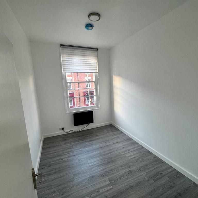 10 bedroom end of terrace house to rent - Photo 1