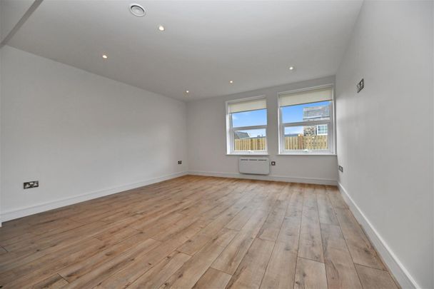 2 bedroom Flat To Let - Photo 1