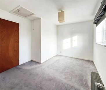 Bluebell Rise, Lightwater, Surrey, GU18 5YN - Photo 1