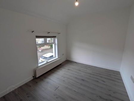 43 Upper Waterloo Road, Larne, BT40 1HD - Photo 2