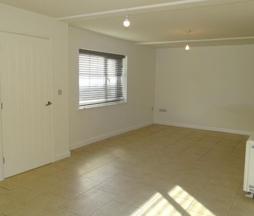 3 bedroom detached house to rent - Photo 3