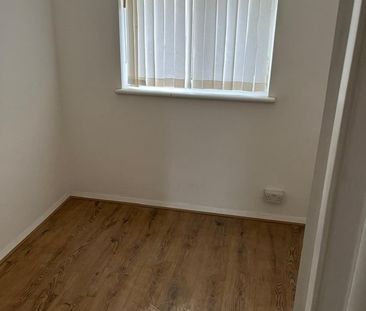 3 Bed Flat, St. John's Road, E16 - Photo 6