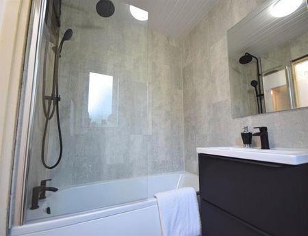 1 Bedroom Apartment To Let - Photo 5