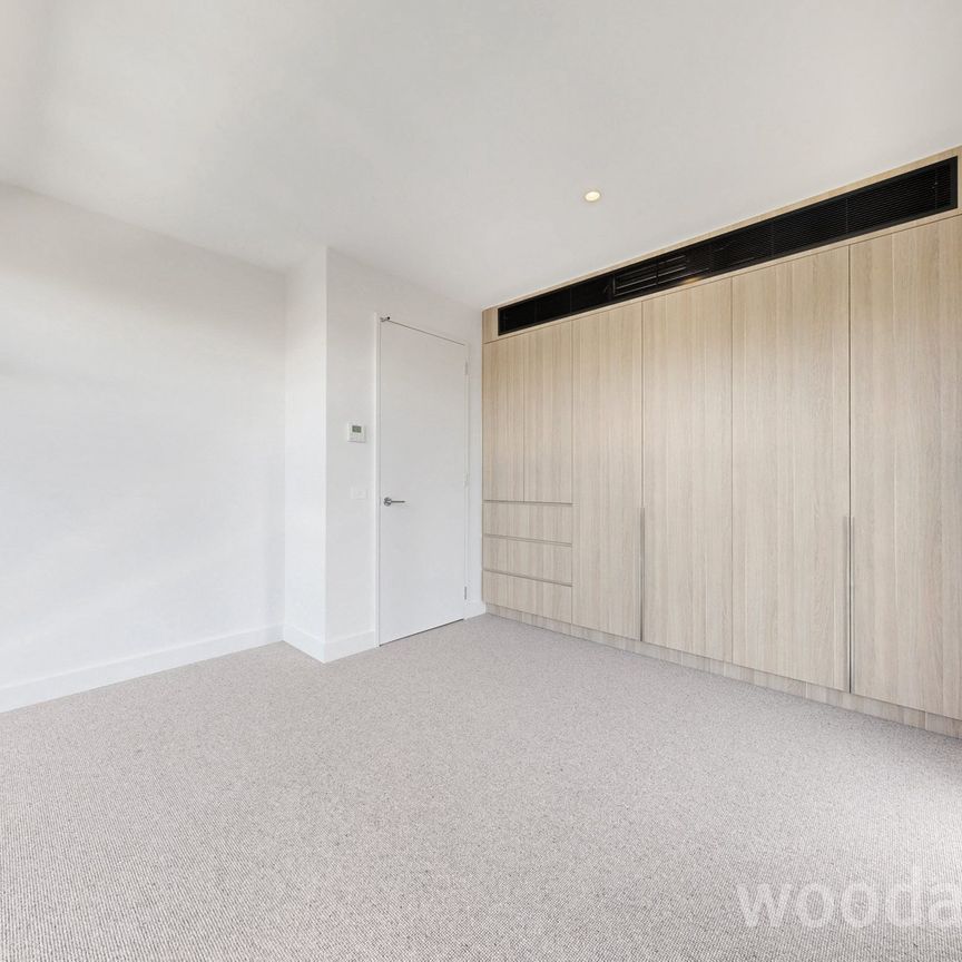 Unrivalled Luxury and Contemporary Elegance with this Brand-New 3-bedroom Architecturally Designed Townhouse - Photo 1