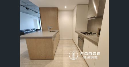 2 Bedroom 2 Bathroom Furnished Apartment, With Carpark and Storage, Right Accoss to Melbourne University. - Photo 2