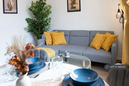 2 bedroom flat to rent - Photo 2