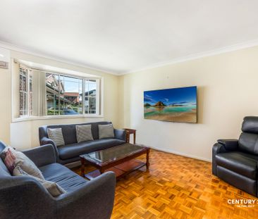 Charming Three Bedroom Home - Photo 6