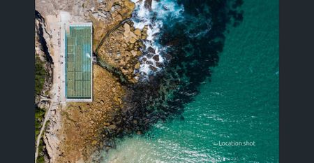 Ultra convenient Freshwater abode - Photo 4