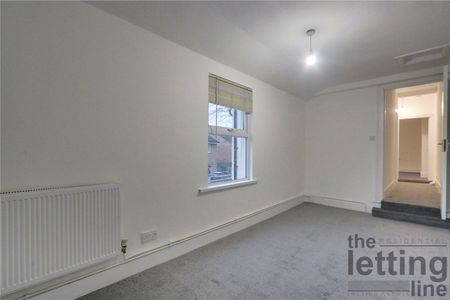 Wellington Avenue, London, N9 0RP - Photo 4