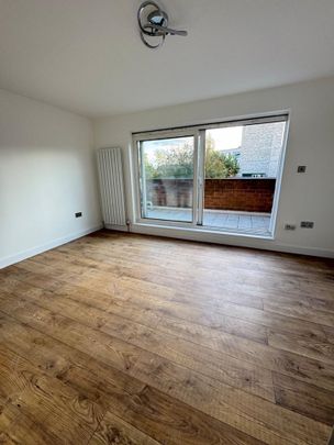 3 Bed Terraced House, Castle Close, E9 - Photo 1