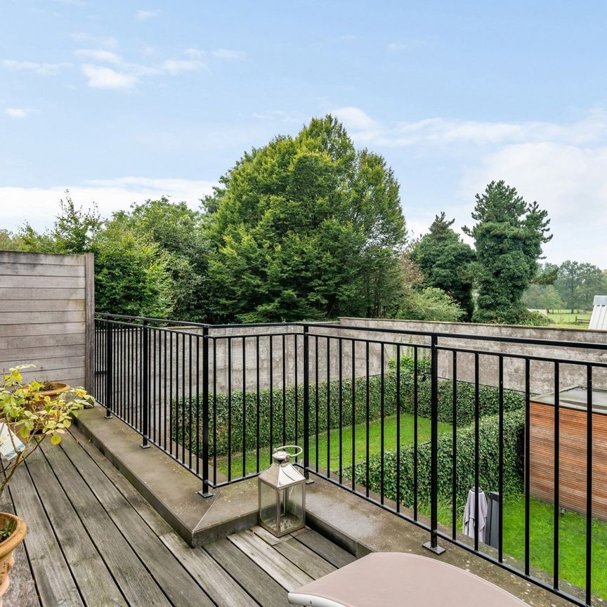 Prachtig appartement op de eerste verdieping met groot terras in het centrum van 's Gravenwezel. - Photo 1