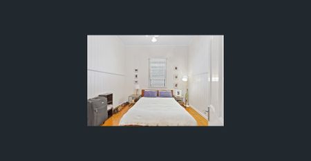 Spacious & Modernised Queenslander - Ducted Air-con - Large Rear Private Alfresco - 4 Car Under House Accom - Electric Gate - Photo 5