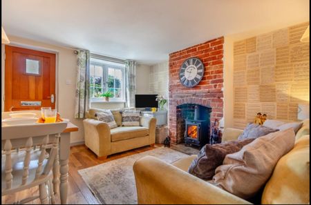 Charming and Fully Modernised One Bedroom Cottage with First Floor Bathroom and Private Garden for Rent in Debenham - Photo 3