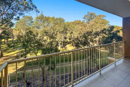 QUIET & UPDATED APARTMENT! - Photo 5