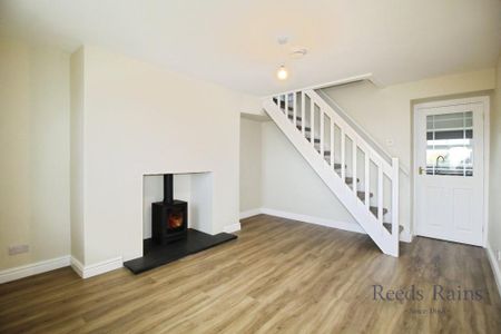 2 bedroom terraced house to rent - Photo 2