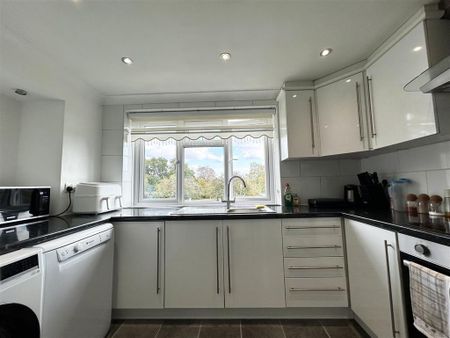 2 bedroom maisonette to rent - Photo 3