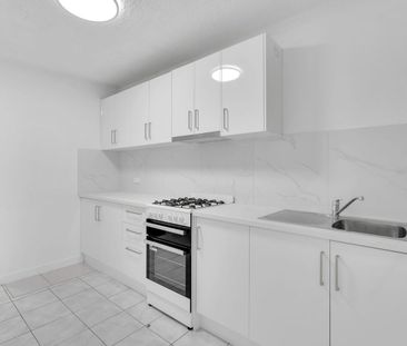 Renovated Ground Floor 2-Bedroom Unit in Convenient Findon Location - Photo 2