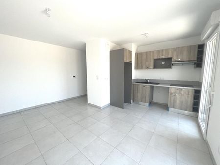 location Appartement T3 DE 56.7m² À PUGET SUR ARGENS - Photo 2