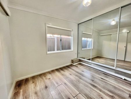 Private Studio Living Ideal for Singles! - Photo 2