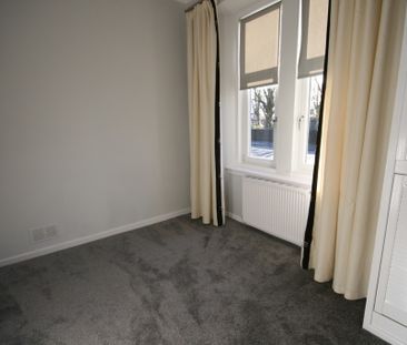 Hamilton Road , 1 Bed Main Door Furnished Flat, Broomhouse – Availa... - Photo 2